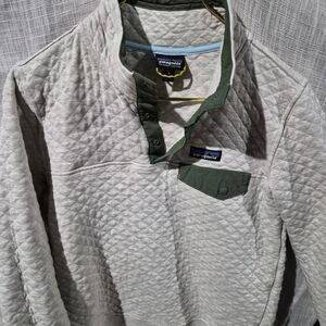 Patagonia Quilted Snap Pullover in Light Gray with Olive Trim